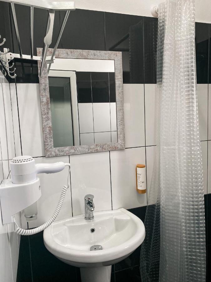 Aljur Hotel Himare Luaran gambar
