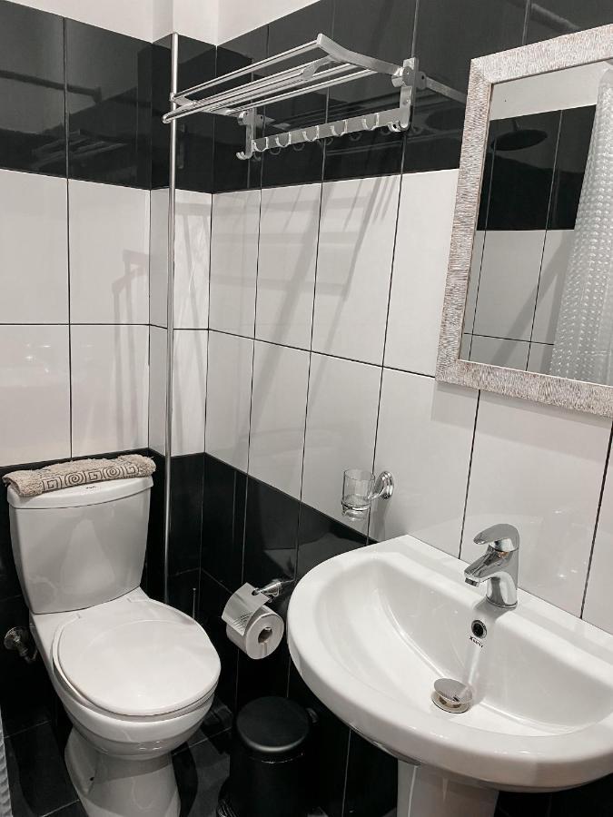 Aljur Hotel Himare Luaran gambar