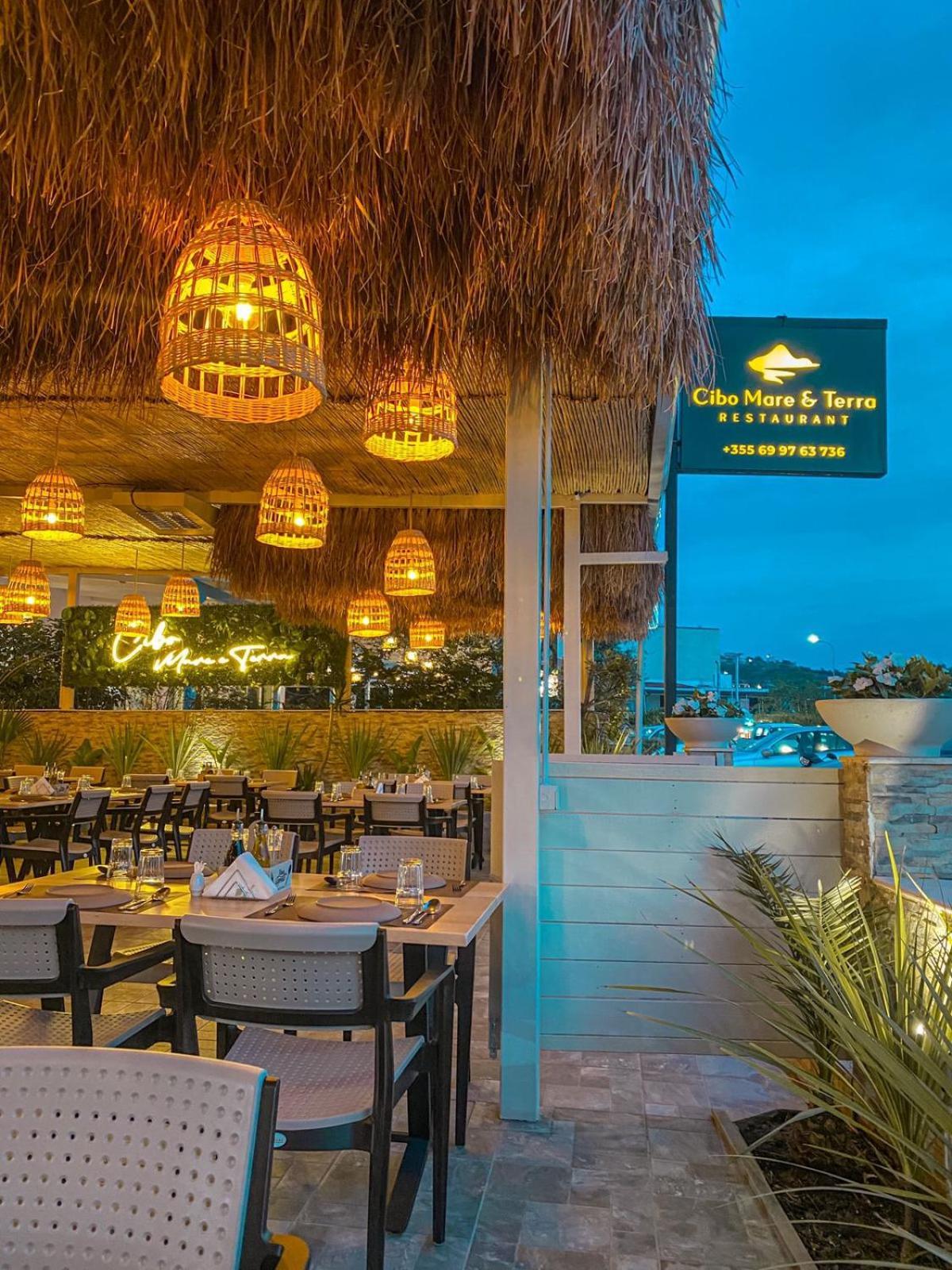 Aljur Hotel Himare Luaran gambar