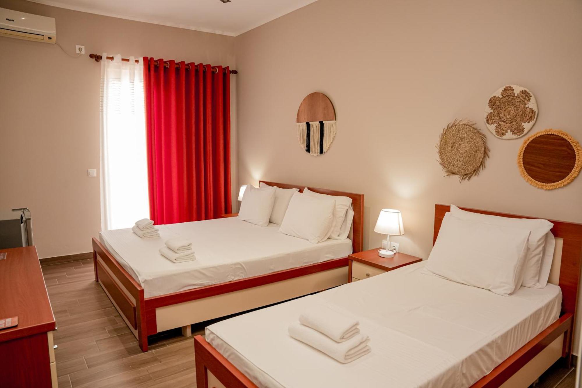 Aljur Hotel Himare Luaran gambar